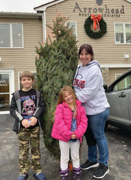 HOLIDAY TREE GIVEAWAY 2019